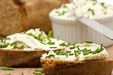 Delicious cream cheese on fresh sliced bread with chives